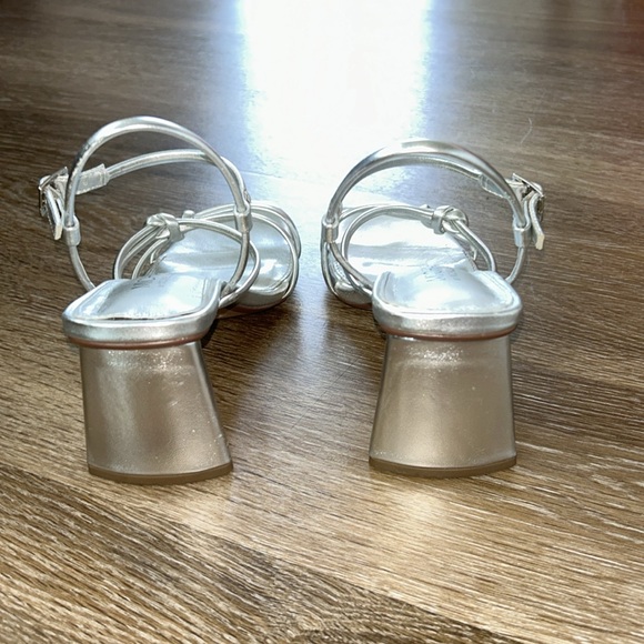 Silver heels - Picture 4 of 10